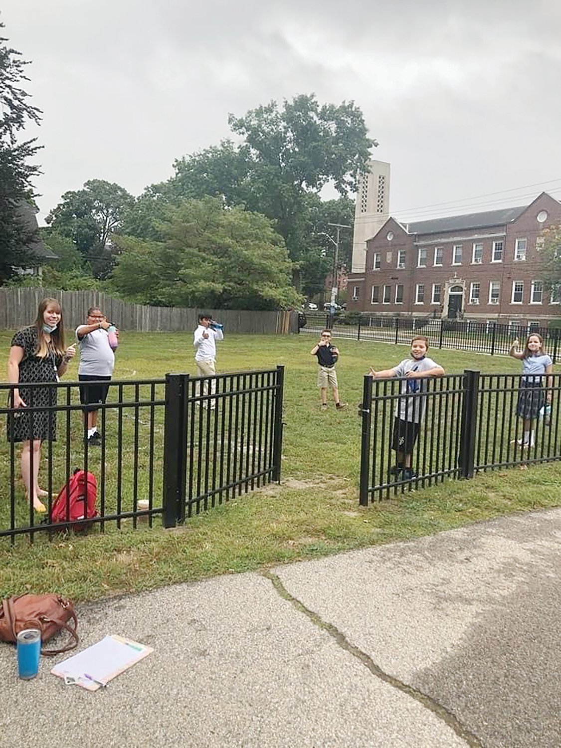 De vuelta a clases en St. Pius V: Estudiantes de la Escuela de St. Pius V en Providence disfrutan de un momento de recreo durante la primera semana de clases